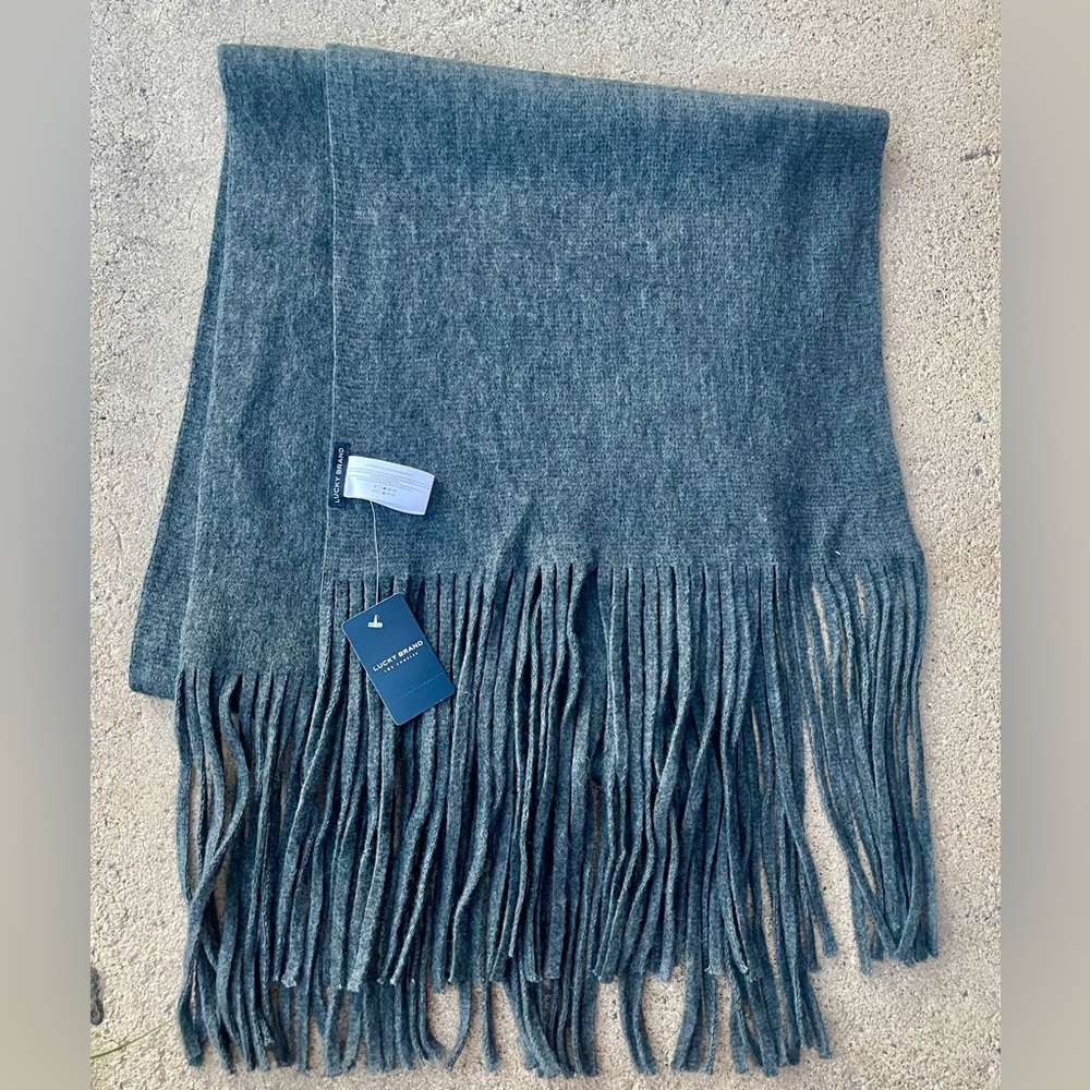 NWT Lucky Brand Womens Muffler Scarf Gray Marled Rectangle Fringe Long One Size